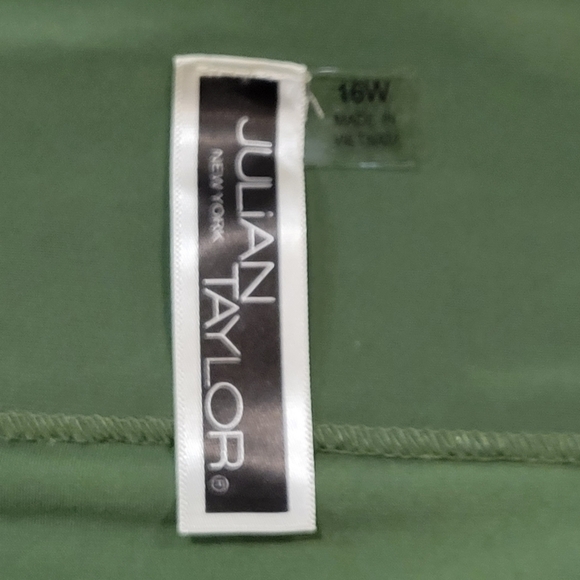 Julian Taylor Women's green pleated cropped 3/4 sleeve jacket size 16W - Picture 4 of 7